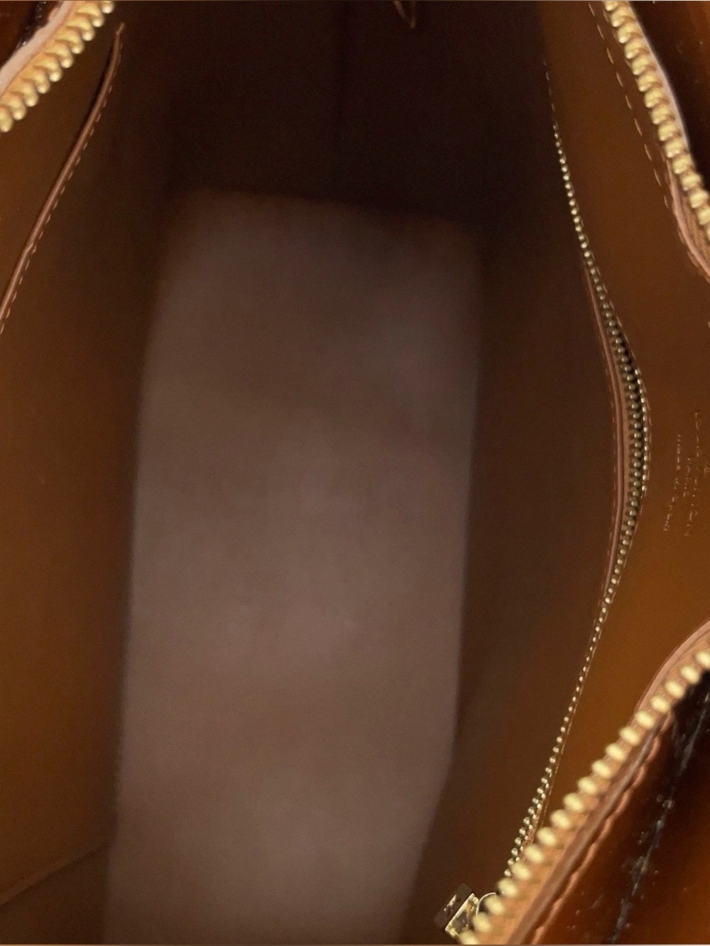 Auth Louis Vuitton Monogram Vernis
Houston Bronze Tote Bag - Picture 9 of 13